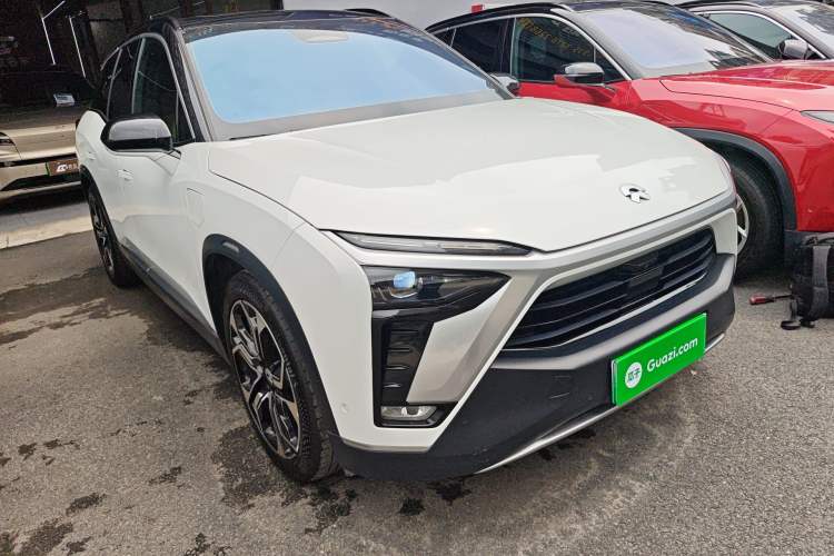 Used Nio ES8 2020 580 km Signature Edition 7-Seater Version Front Right 45 Deg
