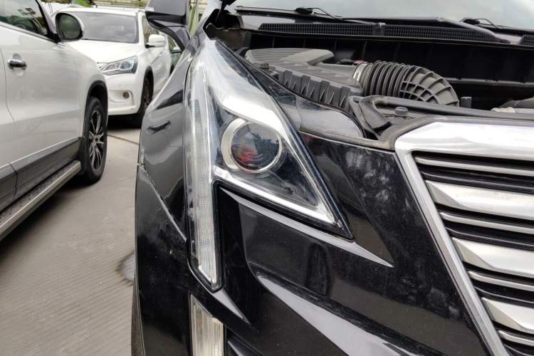 Used Cadillac XT5 2018 25T Luxury Model Right Front Headlight