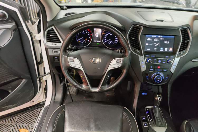 Used Hyundai Santa Fe 2017 2.4L Automatic Two-Wheel Drive Smart Version 5 Seats
