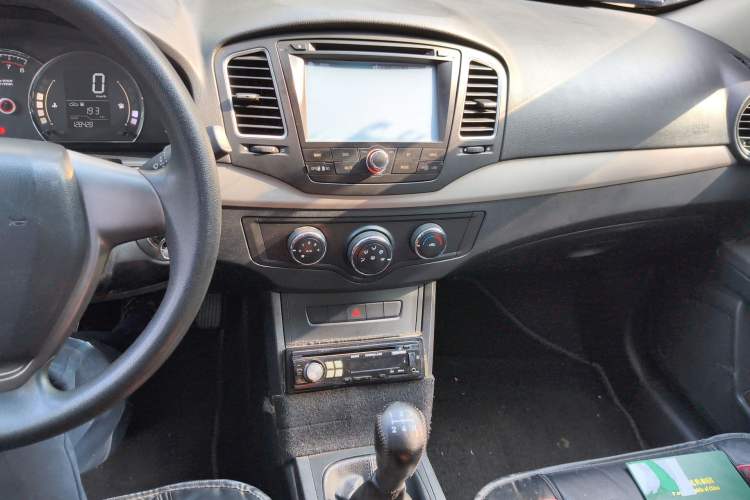 Used Roewe 350 2014 1.5L Manual Xunchi Edition Audio And AC Panel