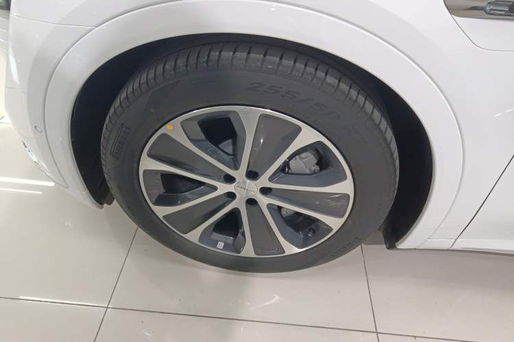 Used Hima Luxeed R7 2024 All-Electric 802 km Max
