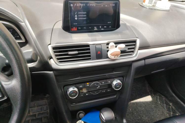 Used Mazda 3 Axela 2017 Sedan 1.5L Automatic Luxury Model Emission Standard China V
