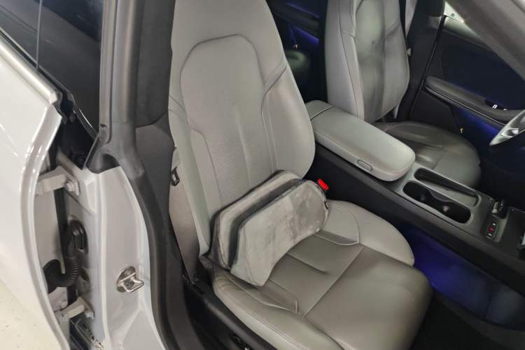 Used Nio ET5 2022 75 kWh Right Front Seat