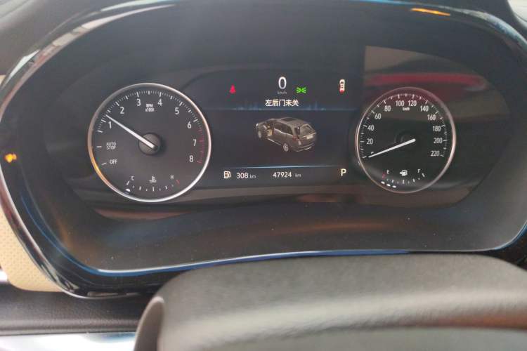 Used Buick GL8 2023 Facelifted Land Cruiser Executive Luxury Version
