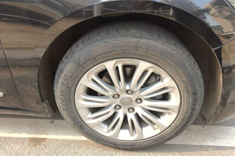 Used Buick LaCrosse 2016 20T Leading Model Right Front Wheel Hub