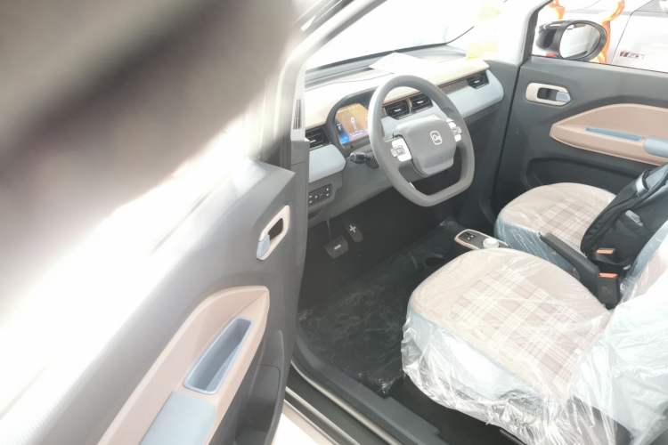 Used Chery QQ Ice Cream 2025 Model 205km Sundae Edition
