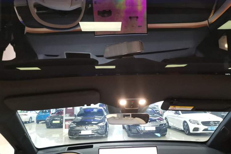 Used ONVO L60 2024 60 kWh Rear-Drive Version Headliner