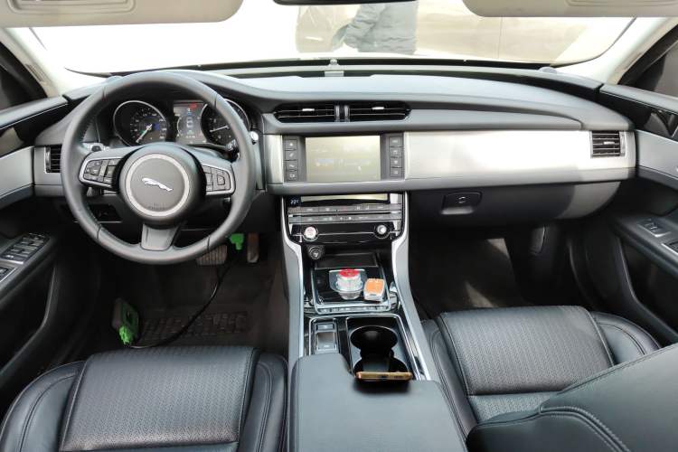 Used Jaguar XF 2016 XF 2.0T Two-Wheel-Drive Luxury Edition
