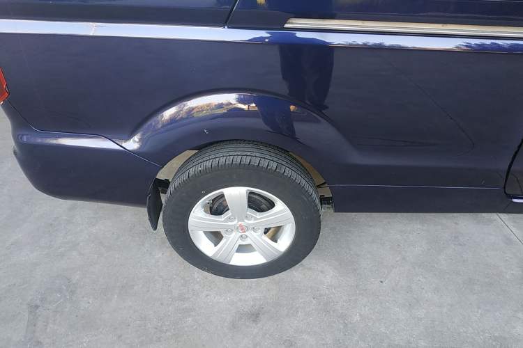 Used Jinbei Gold Hiace 2021 1.5L Passenger Vehicle Engineering Lion 6 Seats
