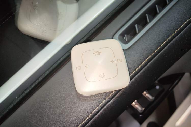 Used Zeekr 7X 2025 100 kWh Long-Range Rear-Wheel Drive with Intelligent Driving Features