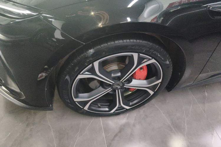 Used Nio ET5 2022 75 kWh Left Front Wheel Hub