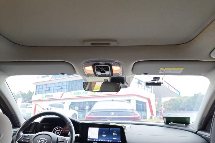 Used Hyundai Elantra 2021 1.5L CVT LUX Prestige Edition
