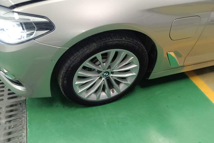 Used BMW 5 Series New Energy 2020 Mileage Upgrade Version 530Le Pioneer Edition Left Front Wheel Hub