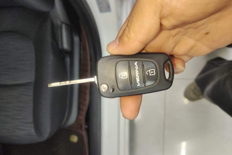 Used Hyundai Verna Ray 2016 1.4L Automatic Leading-Edge GLX