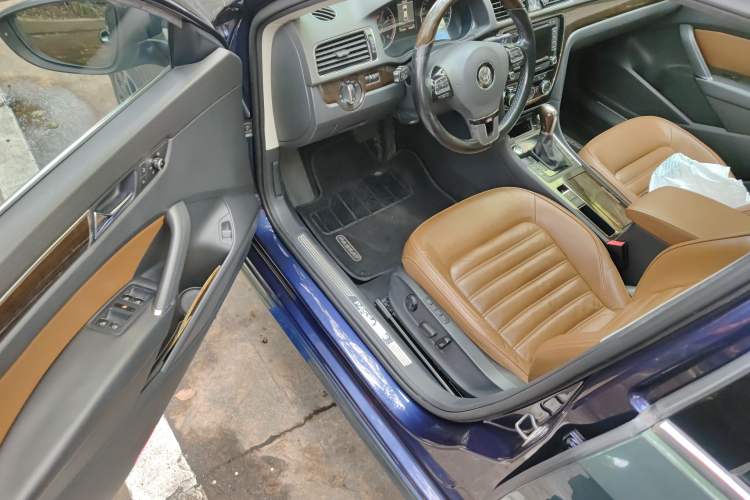 Used Volkswagen Passat 2013 3.0L V6 DSG Flagship Edition
