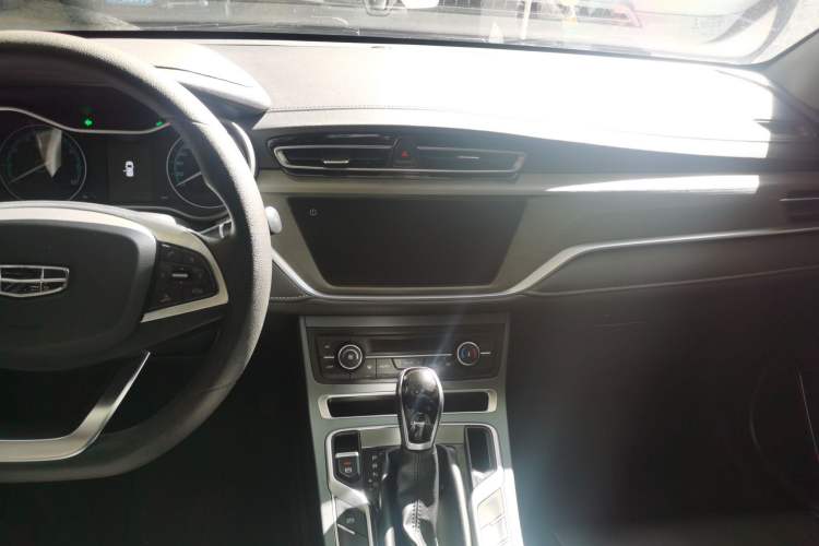 Used Geely Auto Emgrand 2021 UP 1.5L CVT Luxury Model Audio And AC Panel