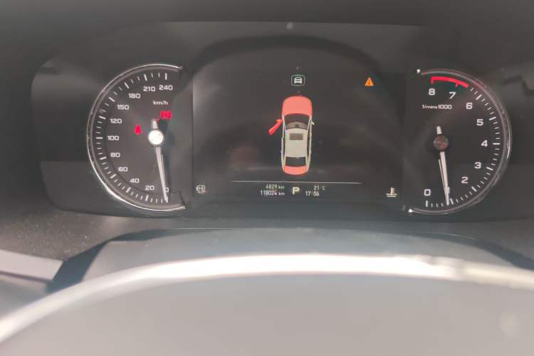 Used Roewe i6 2017 20T Automatic Internet ZhiZun Edition Odometer Close Up