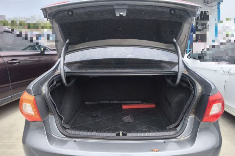 Used Volkswagen Bora 2012 1.6L Automatic Fashion Edition Trunk