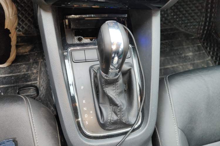 Used Volkswagen Sagitar 2015 1.6L Automatic Comfort Model
