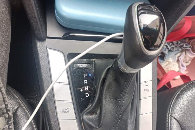 Used Hyundai Elantra (6th Generation / Lingdong) 2016 1.6L Automatic ZhiXuan · Luxury Version Gear Lever