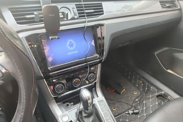 Used Volkswagen Passat 2017 330TSI DSG Luxury Edition Audio And AC Panel