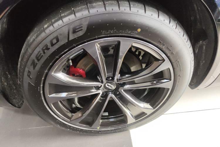 Used Hima AITO M8 2025 Extended-Range Max+ Version 53.4 kWh 6-Seater Edition Exterior 5