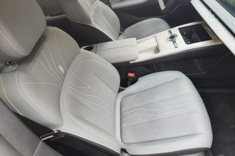 Used Geely Galaxy E8 2024 550 km Range Rear-Wheel-Drive PRO Right Front Seat