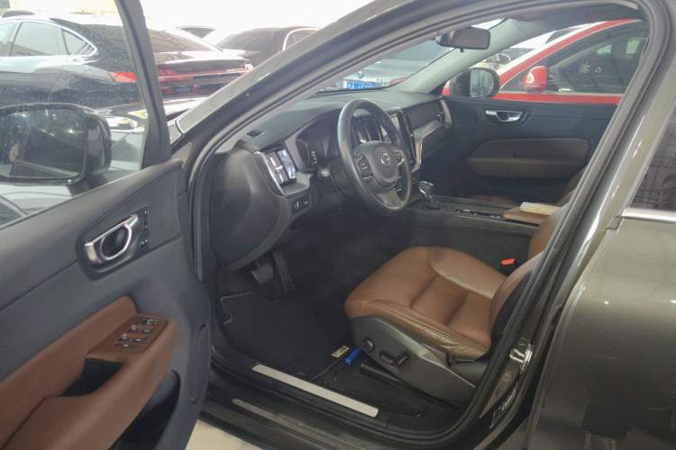 Used Volvo XC60 2019 T5 4x4 Smart Edition China VI Standard
