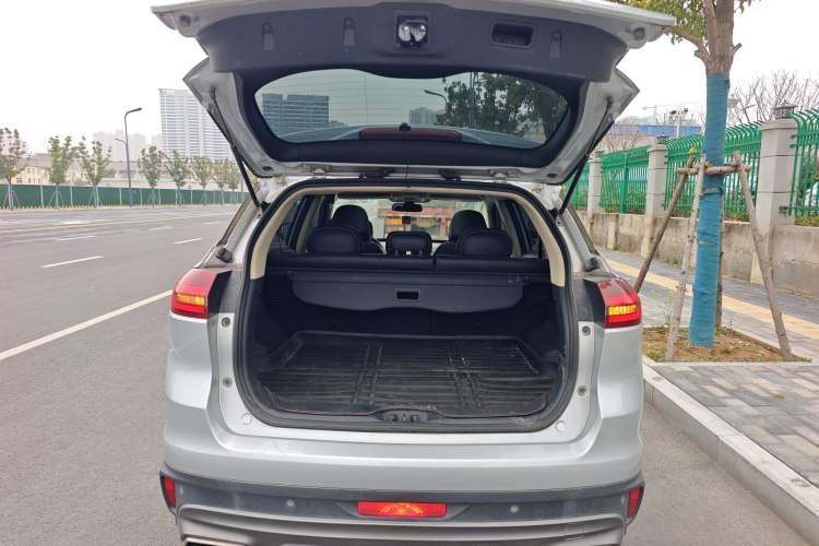 Used Geely Auto Emgrand X7 Sport 2018 1.8TD Automatic Two-Wheel Drive Smart Connect 4G Internet Edition
