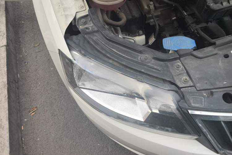 Used Skoda Rapid 2016 1.4L Manual Front-Wheel Drive Model Right Front Headlight