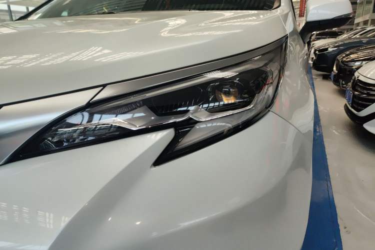 Used Toyota SIENNA 2021 2.5L Hybrid Premium Edition