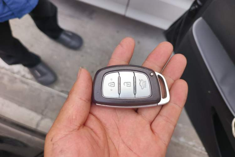 Used Hyundai Elantra (5th Generation / Langdong) 2015 1.6L Manual Leading Model
