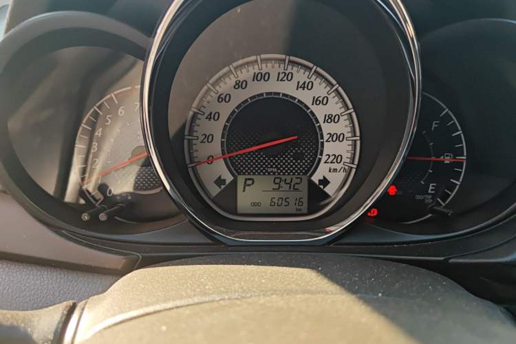 Used Toyota YARiS L Zhi Xuan 2015 1.5G Automatic Orange Limited Edition
