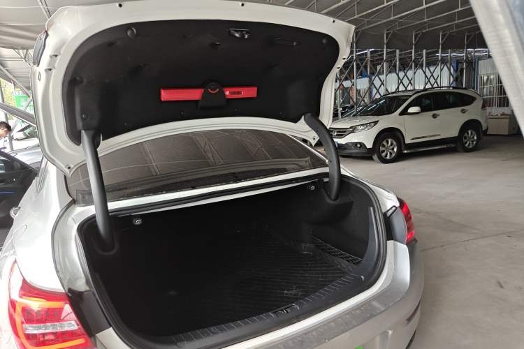 Used Hongqi H5 2020 1.5T DCT Flagship Edition Trunk