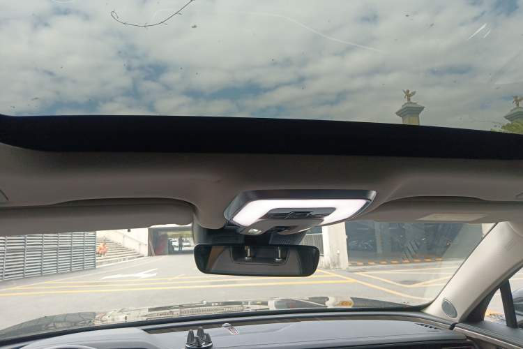 Used Hongqi H9 2023 2.0T Smart Connect Flagship Edition
