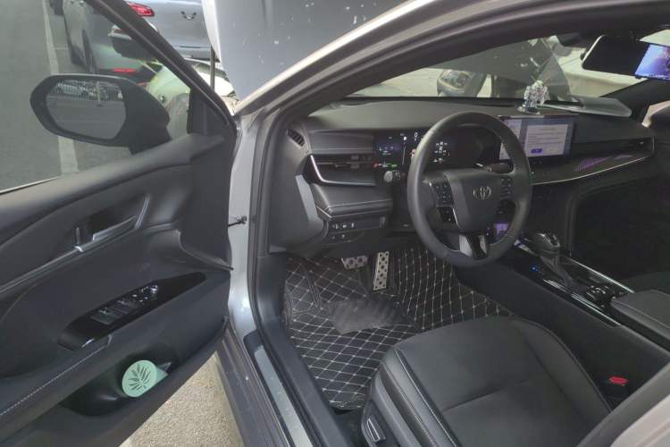 Used Toyota Camry 2024 Dual-Motor 2.0 HXS Sport Plus Edition Driver Seat