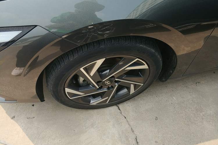 Used Hyundai Elantra 2023 1.5L CVT GLX Elite Edition Left Front Wheel Hub