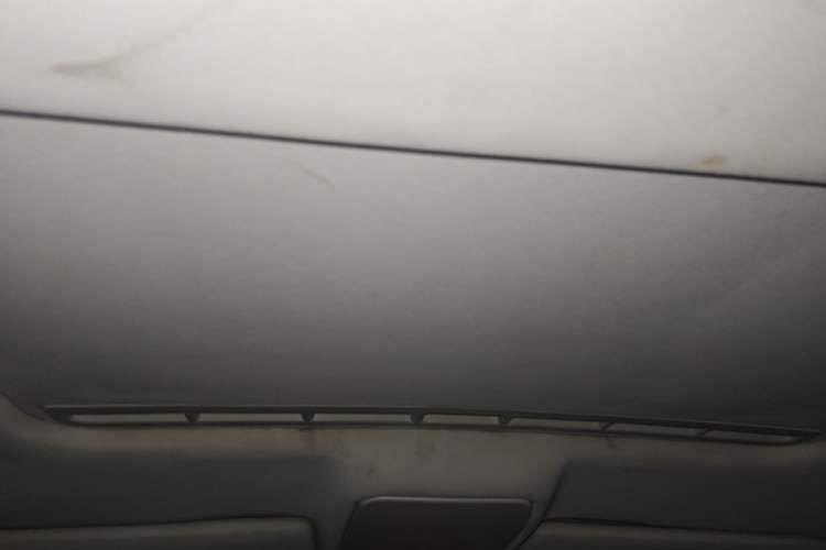 Used Volkswagen Bora 2015 Value Edition 1.6L Automatic Comfort Version Headliner