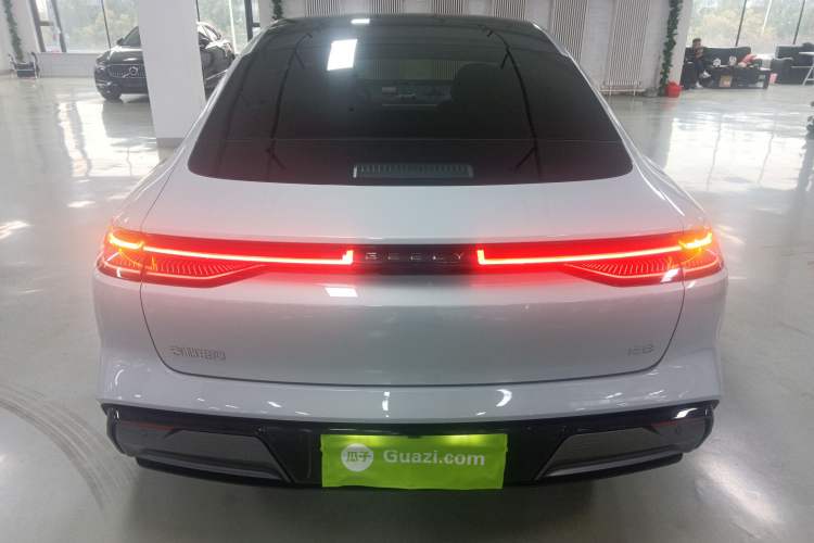 Used Geely Galaxy E8 2025 700 km Long-Range Intelligent Driving Version
