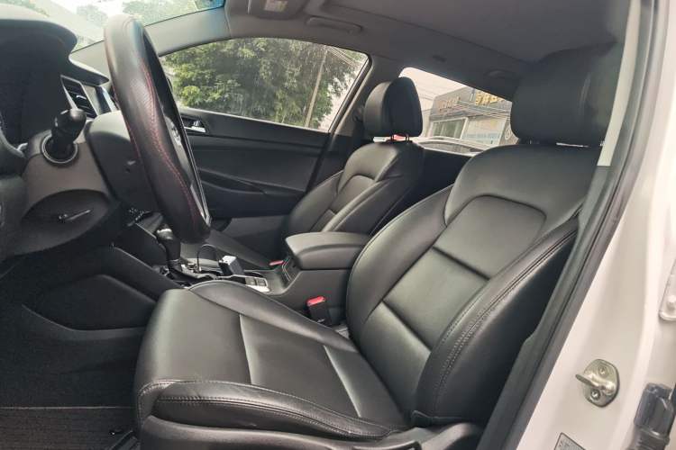 Used Hyundai Tucson 2015 1.6T Dual-Clutch Two-Wheel-Drive Smart Model Left Front Seat