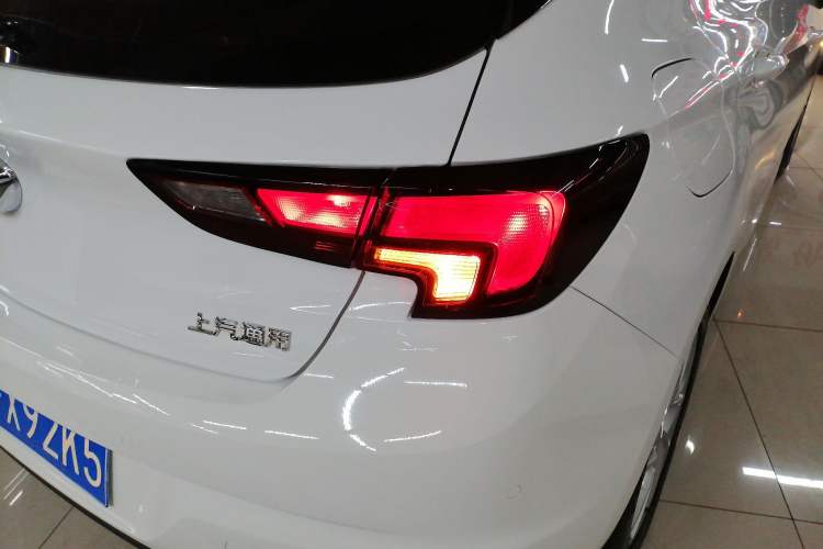 Used Buick Verano 2016 Hatchback 15S Automatic Leading Model Right Rear Taillight