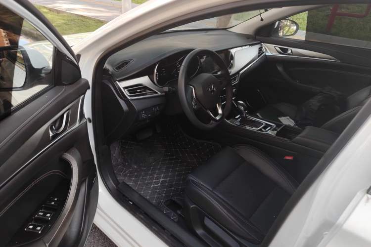 Used Changan Eado 2018 High-Energy Edition 1.6L GDI Automatic Pioneer Model China V Standard