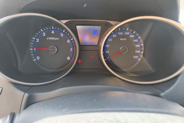 Used Hyundai ix35 2012 2.0L Automatic Two-Wheel Drive Elite Edition GLS Instrument Cluster