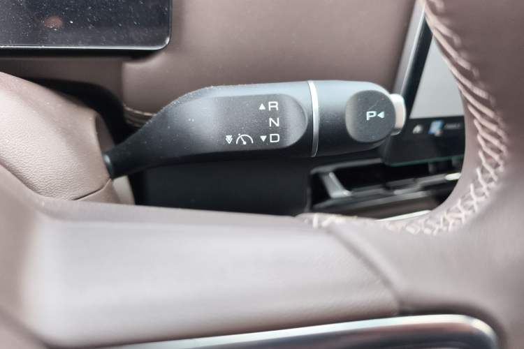 Used Wuling Wuling Starlight 730 2025 Model Plug-in Hybrid 125km Luxury Edition
