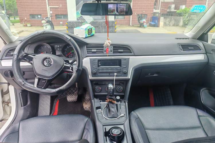 Used Volkswagen Lamando 2015 230TSI DSG Fashion Edition Center Console