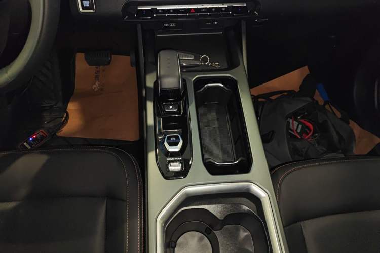 Used Geely Auto Haoyue L 2024 2.0T DCT Prestige Version
