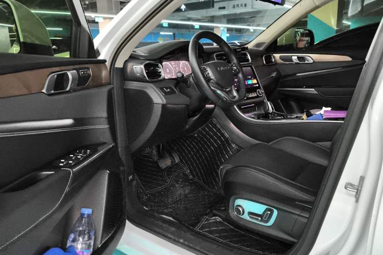 Used Lynk & Co 01 2019 2.0T Two-Wheel-Drive Pro Version China VI Standard
