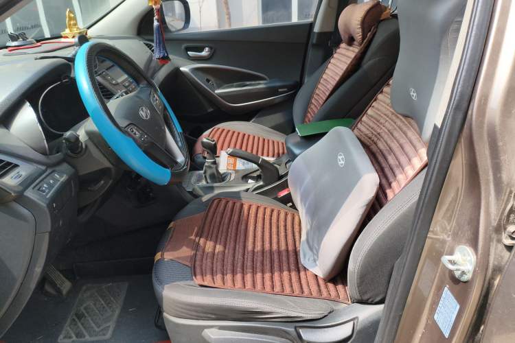 Used Hyundai Santa Fe 2013 2.4L Manual Two-Wheel Drive Comfort Version Left Front Seat