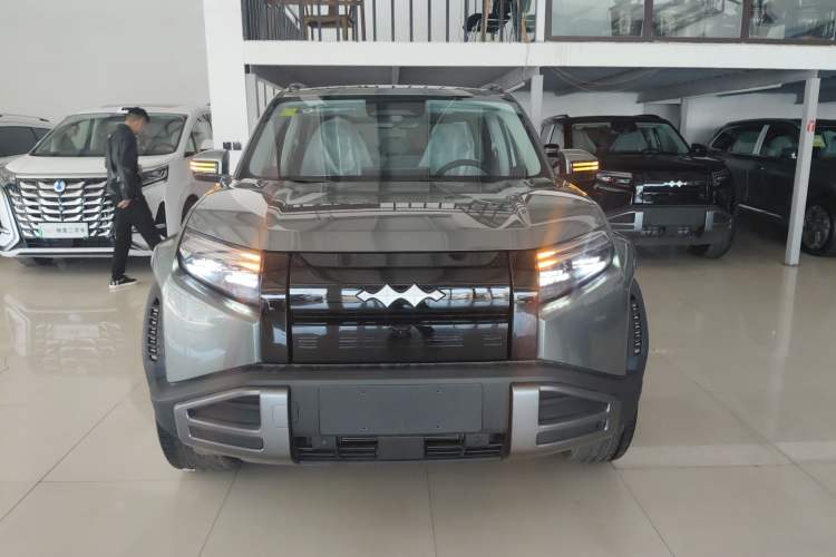 Used Formula Leopard Titanium 3 2025 501 km All-Wheel Drive Intelligent Driving Max Edition
