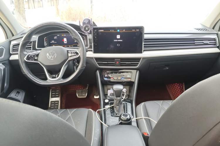 Used Volkswagen Tiguan L 2022 330TSI Automatic Two-Wheel Drive R-Line Enhanced Edition Center Console